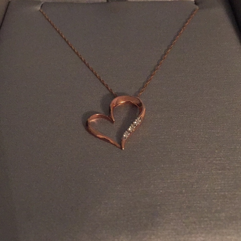 Rose gold (10K) heart necklace
